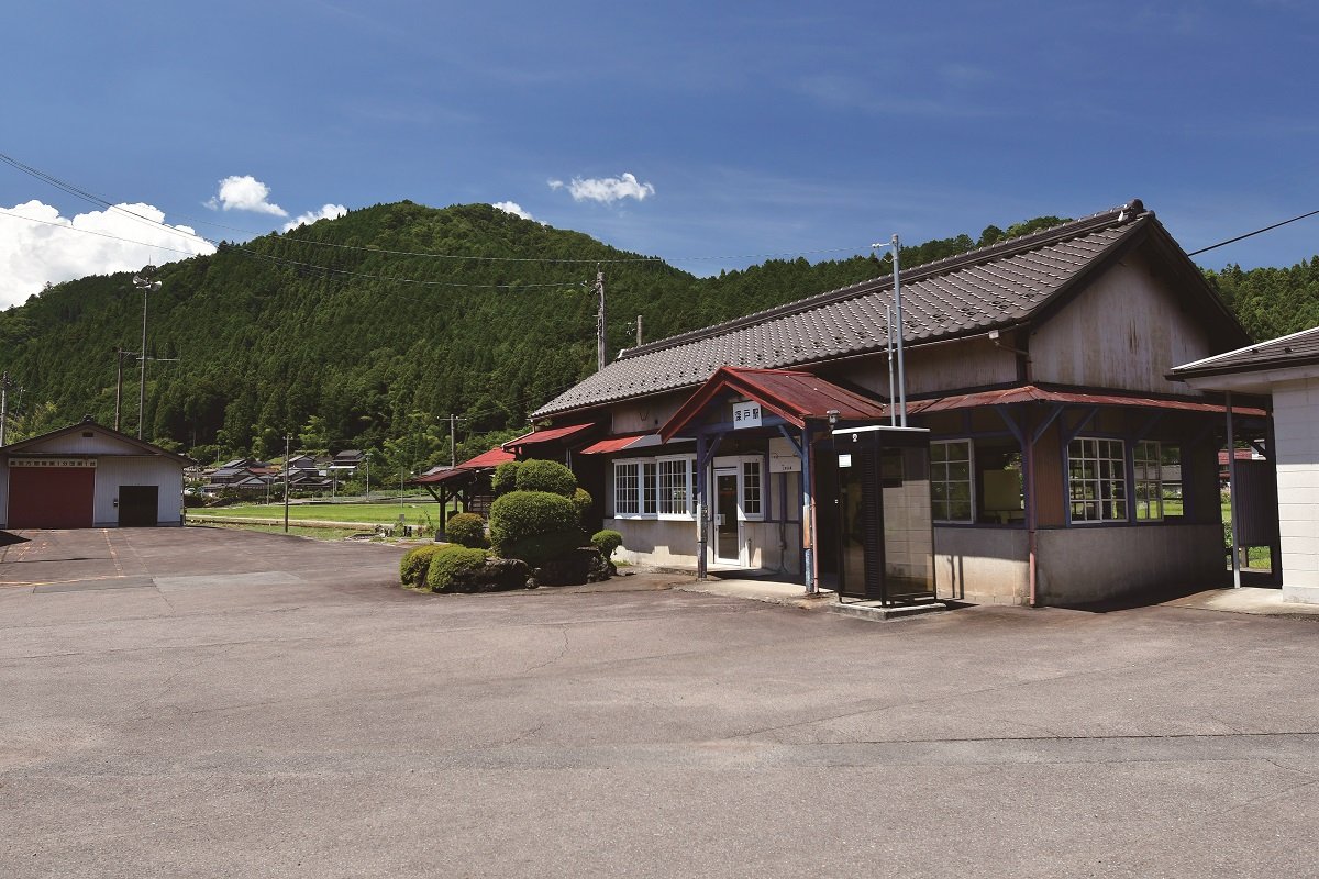 駅舎のある風景 深戸駅【長良川鉄道】｜岐阜県｜たびよみ