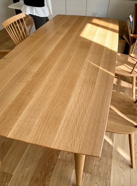 藤井寺市へHITOKEI woodworksさんのダイニングテーブルナラ材柾目1900