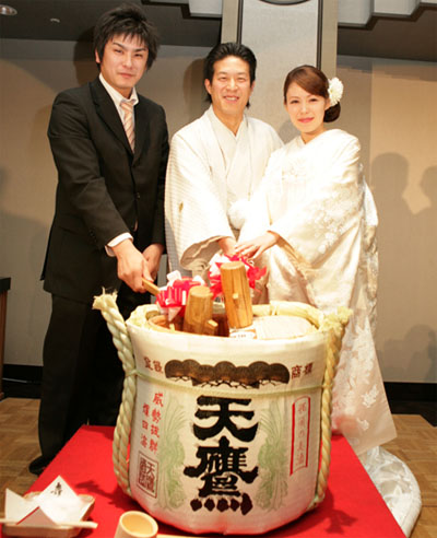 悠然と天を舞う鷹の如く縁起の良い天鷹の樽酒