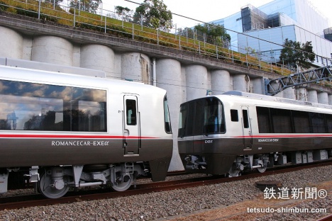 小田急ロマンスカー30000形リニューアル車両「EXEα アルファ」お披露目