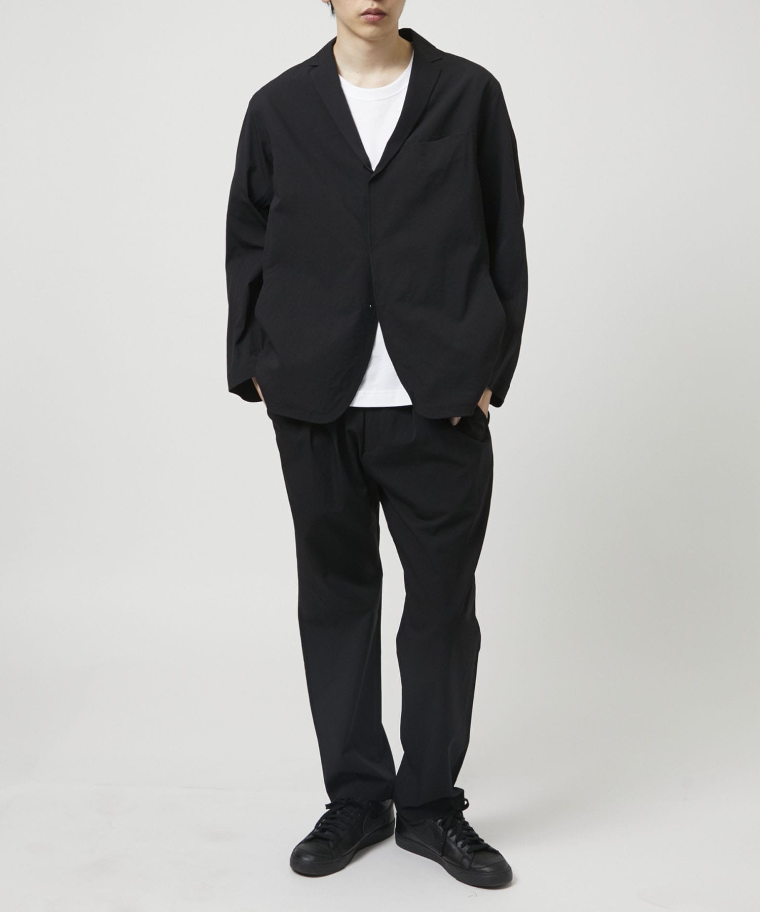 3 TUCK EASY TAPERED PANTS(0 BLACK): White Mountaineering: MENS