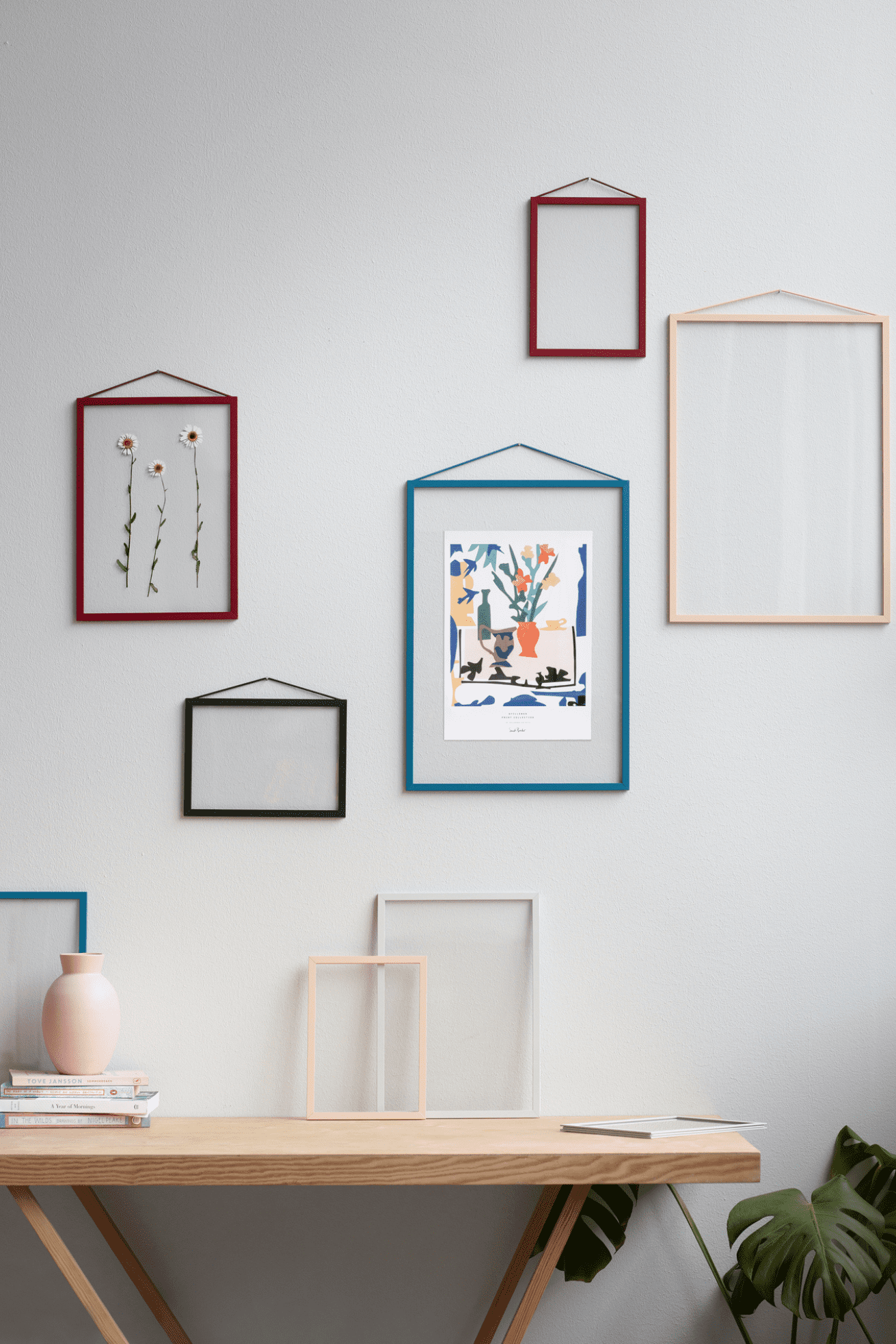 Transparent Moebe Frame Black - THE POSTER CLUB
