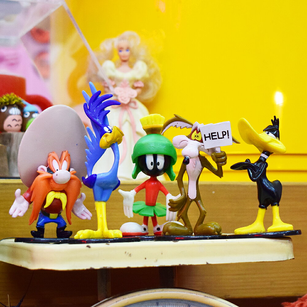 ロードランナー フィギュア 星型台座付き ロードランナー フィギュア