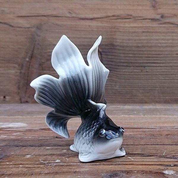 楽天市場】置物 ゴールドの金魚 青いウロコ 立派な尾びれ 彫刻風の通販