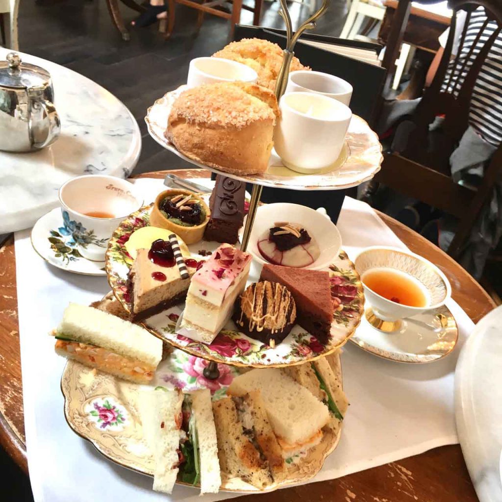 自分へのご褒美！優雅にアフタヌーンティー♪「Neverland Tea Salon