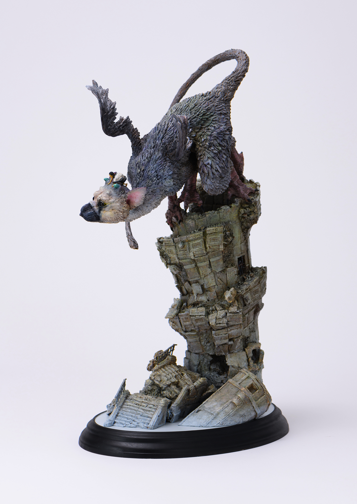 TORCH TORCH + genDESIGN + 植田明志 人喰いの大鷲トリコ アートスタチュー
