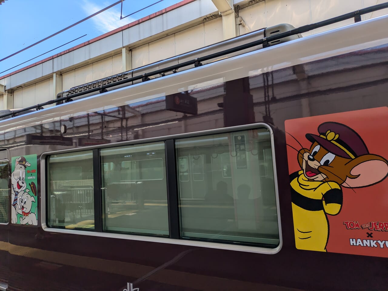 豊中市】阪急電車でラッピング列車「トムとジェリー号」が、2024年8月