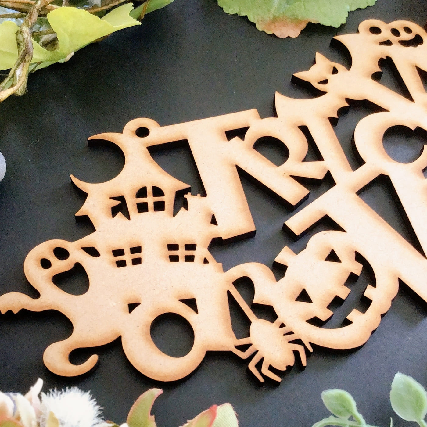 楽天市場】ハロウィン 文字飾り Trick or Treat ウォールデコ 木製