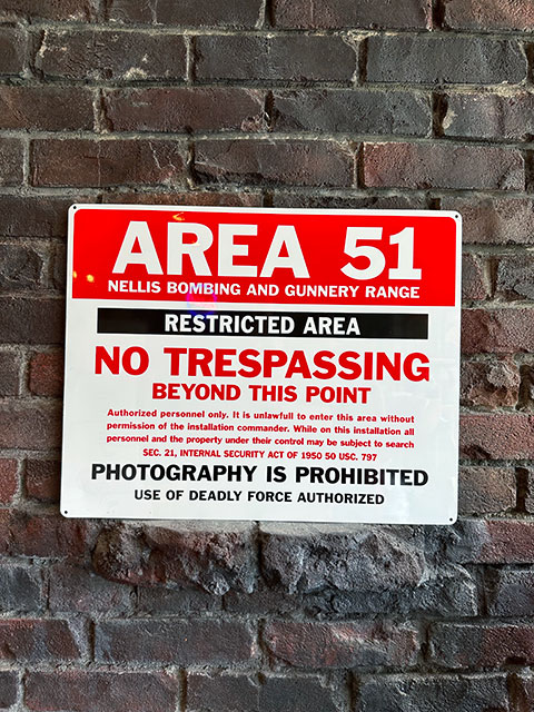 楽天市場】エリア51 警告看板 アルミサインボード （RESTRICTED AREA