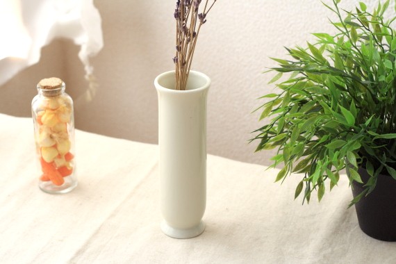 楽天市場】細長い花瓶 テーブルを彩る一輪の花に陶器 一輪差し 花入