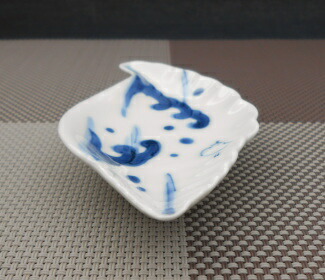 楽天市場】伊万里焼 波千鳥 貝形手塩皿(豆皿) : 有田焼や心器