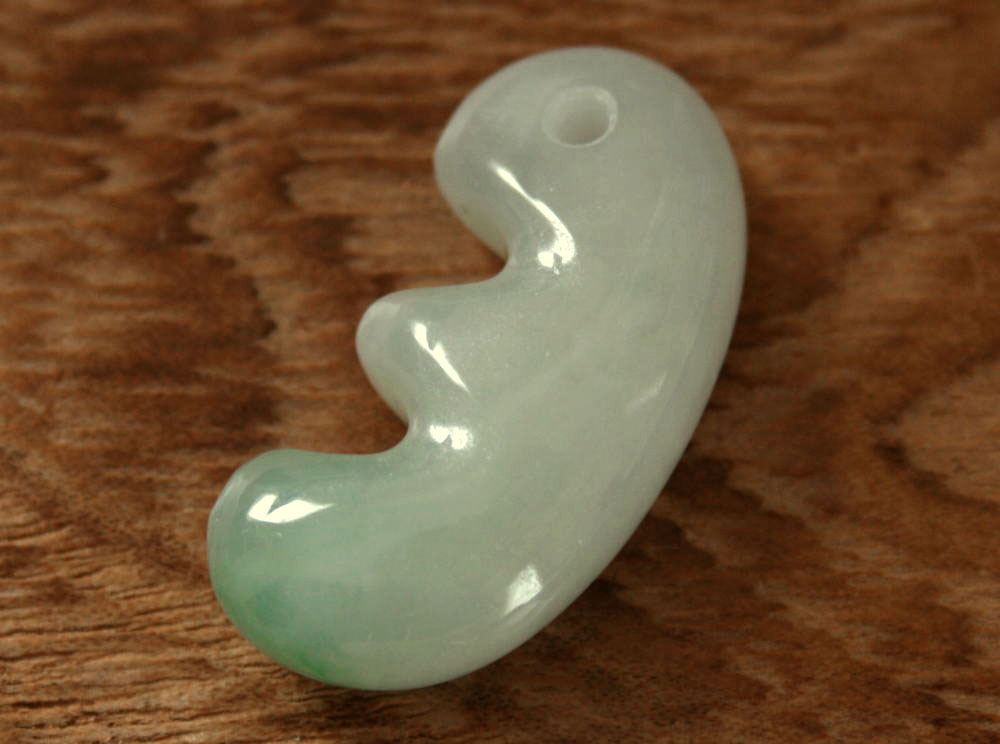 楽天市場】糸魚川翡翠原石 G00177 130mm*82mm*60mm : 糸魚川ヒスイの店