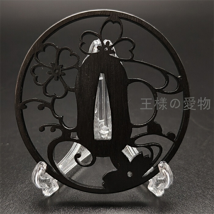 楽天市場】刀鍔 流れ桜の図 鉄製 金工品 細工 職人作 日本刀装具 刀剣