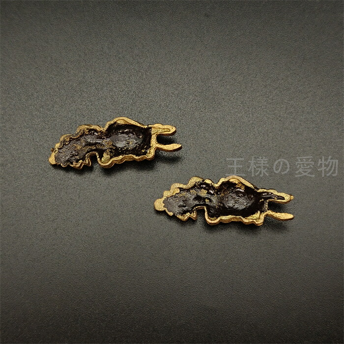 楽天市場】目貫 菊の図 銅製 細工 日本刀装具 武具 刀剣美術 : 王様の愛物
