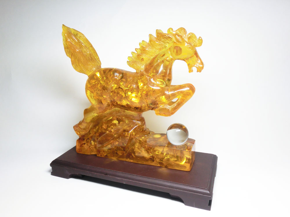 楽天市場】【現品限り】 琥珀色 宝寿馬 (高さ約25.5cm) 樹脂製 ＜風水
