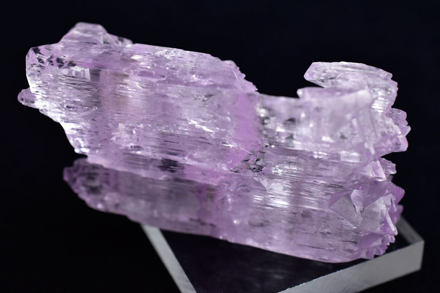 楽天市場】クンツァイト リチア輝石 結晶 原石最高級【約24.8g