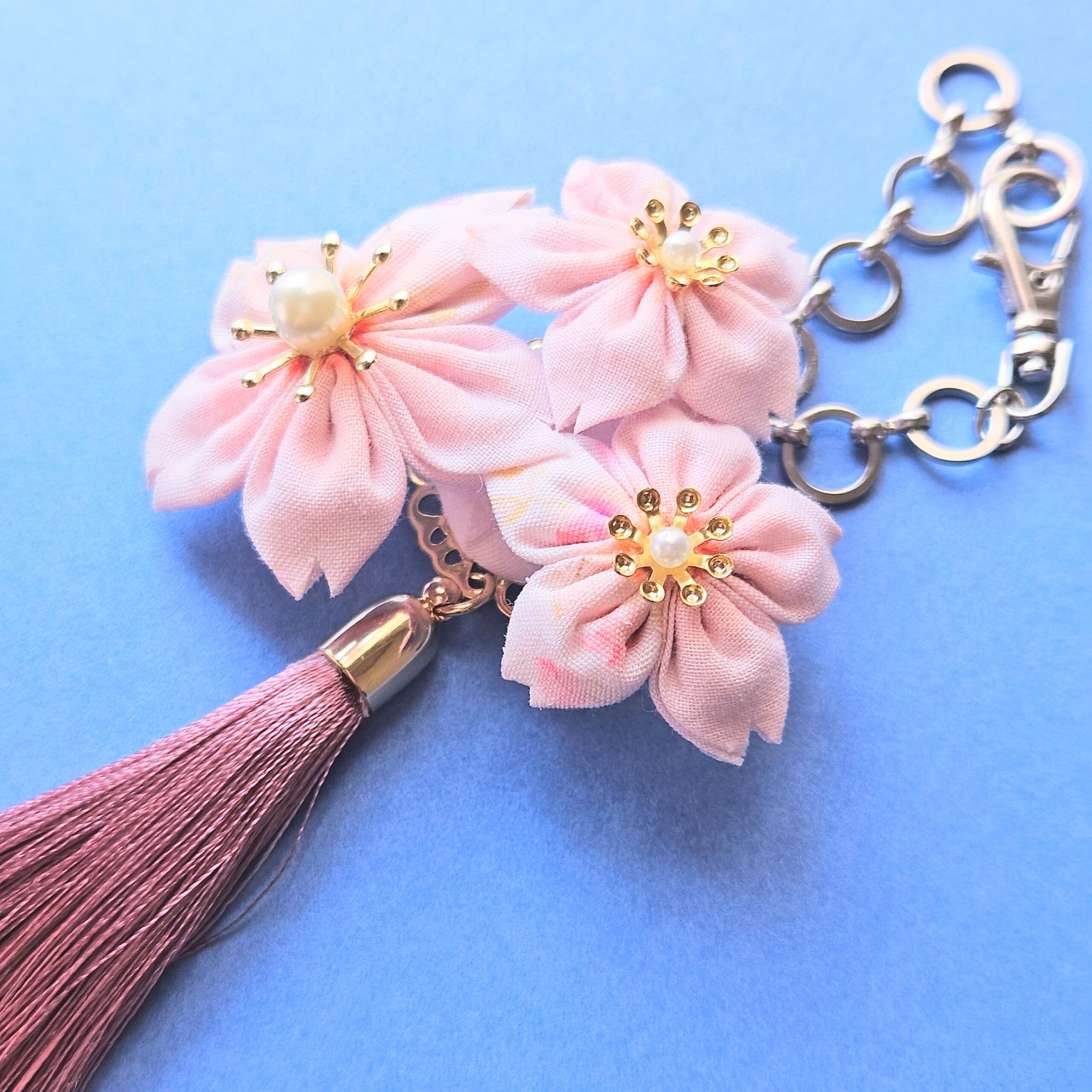 サクラ咲くバッグチャーム🌸 | つまみ細工 Cheen（チェーン）
