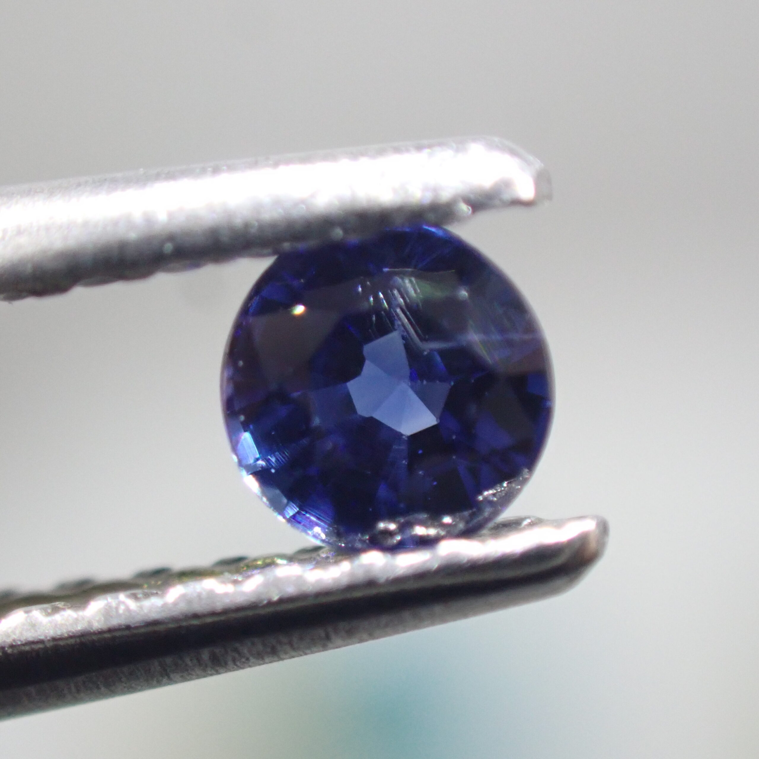 ネオン感◎美しい夜空のブルーサファイア 0.205ct | 宝石つむり