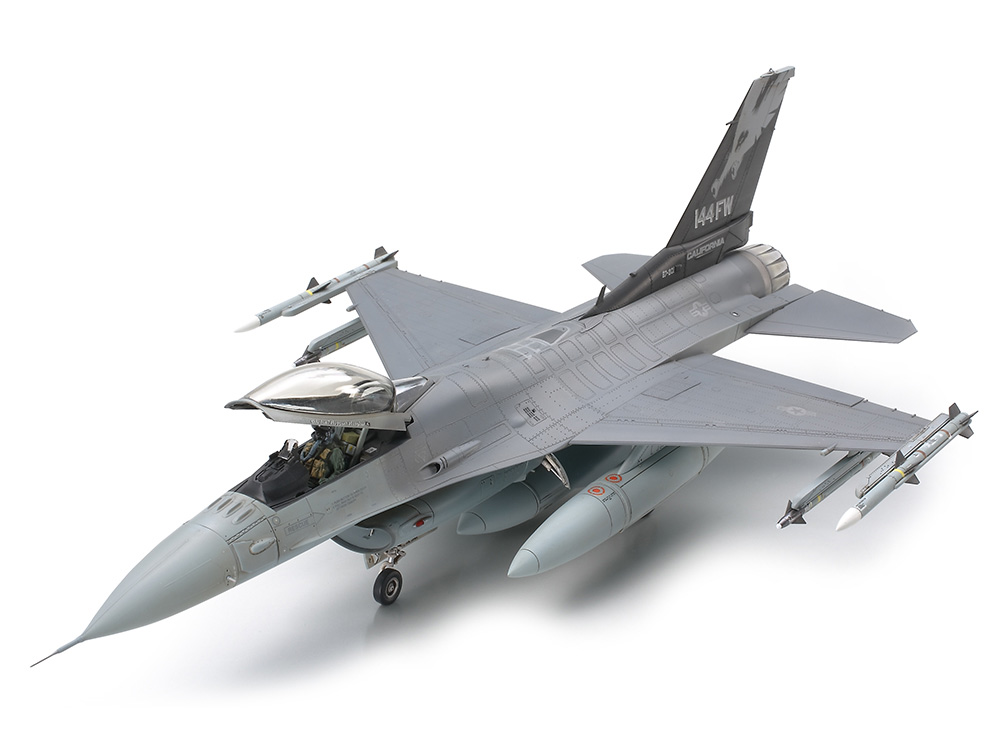 61101 1/48 ロッキード F-16C[ブロック25/32]ファイティングファルコン