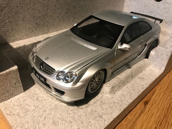 KYOSHO MERCEDES BENZ CLK DTM AMG COUPE SILVER 1:18 - Treasure