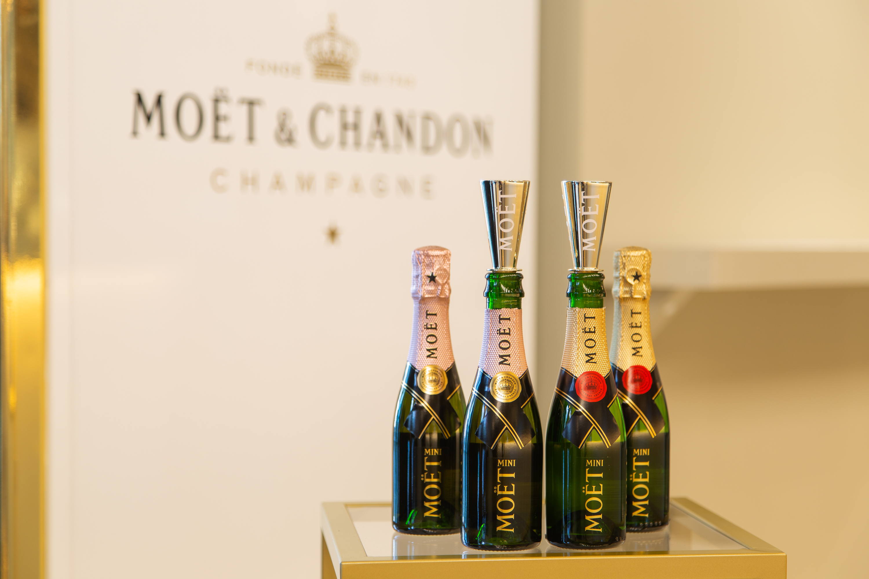 モエ・エ・シャンドン、ミニ モエ自販機「MOET MINI-MATIC」が渋谷