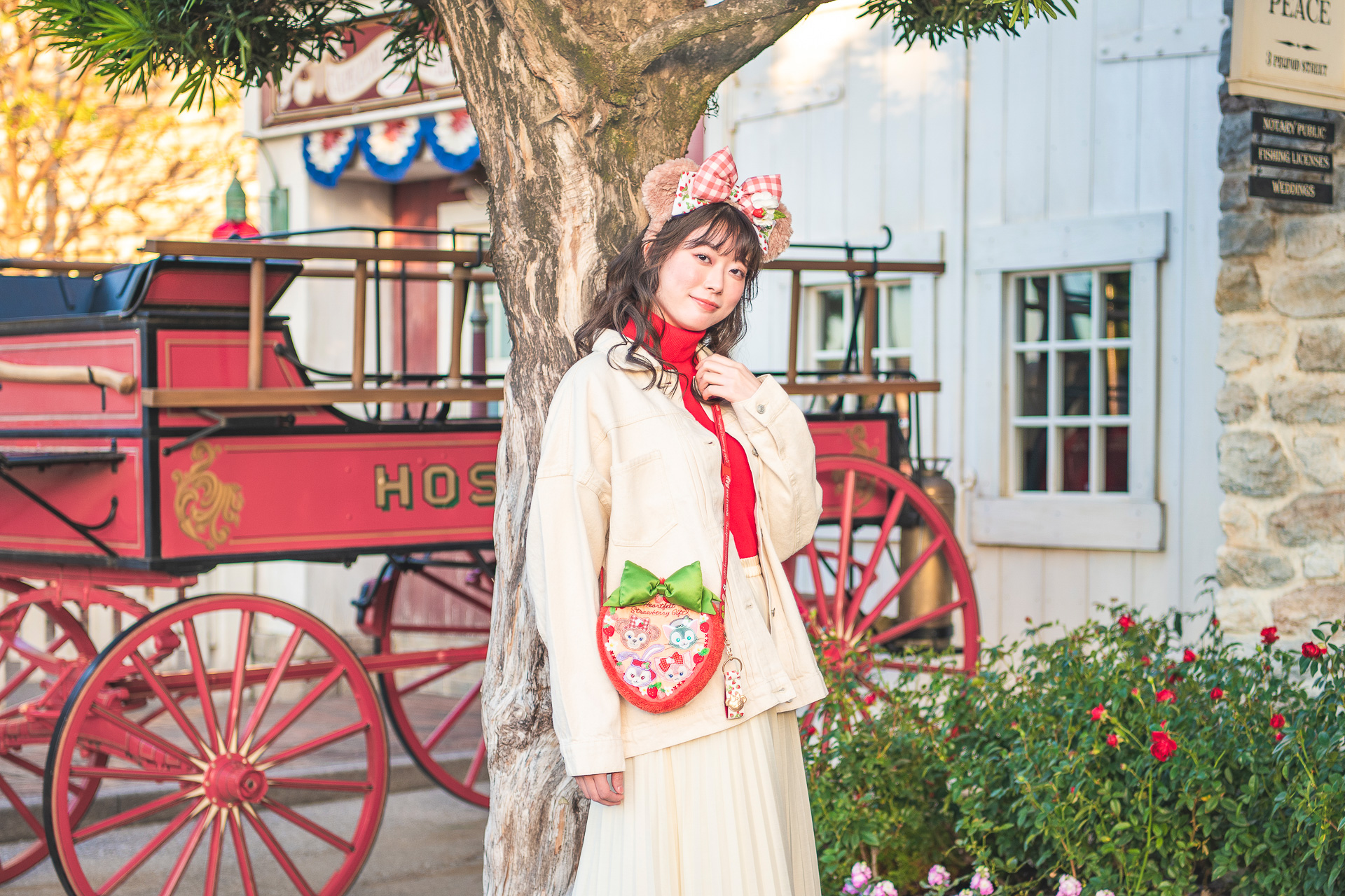 東京ディズニーシーでいちごコーデを満喫！ 新作カチューチャにバッグ