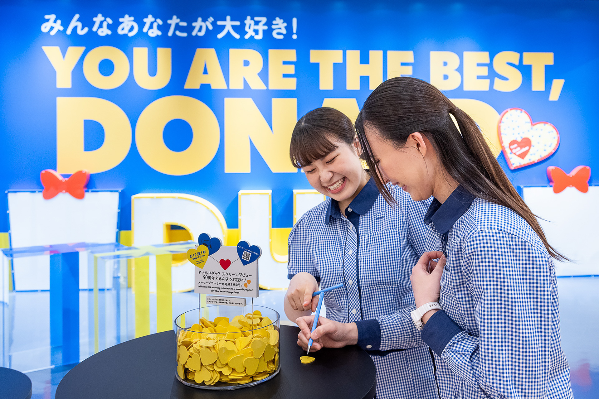ディズニーストア 東京ディズニーリゾート店がドナルド仕様に大変身