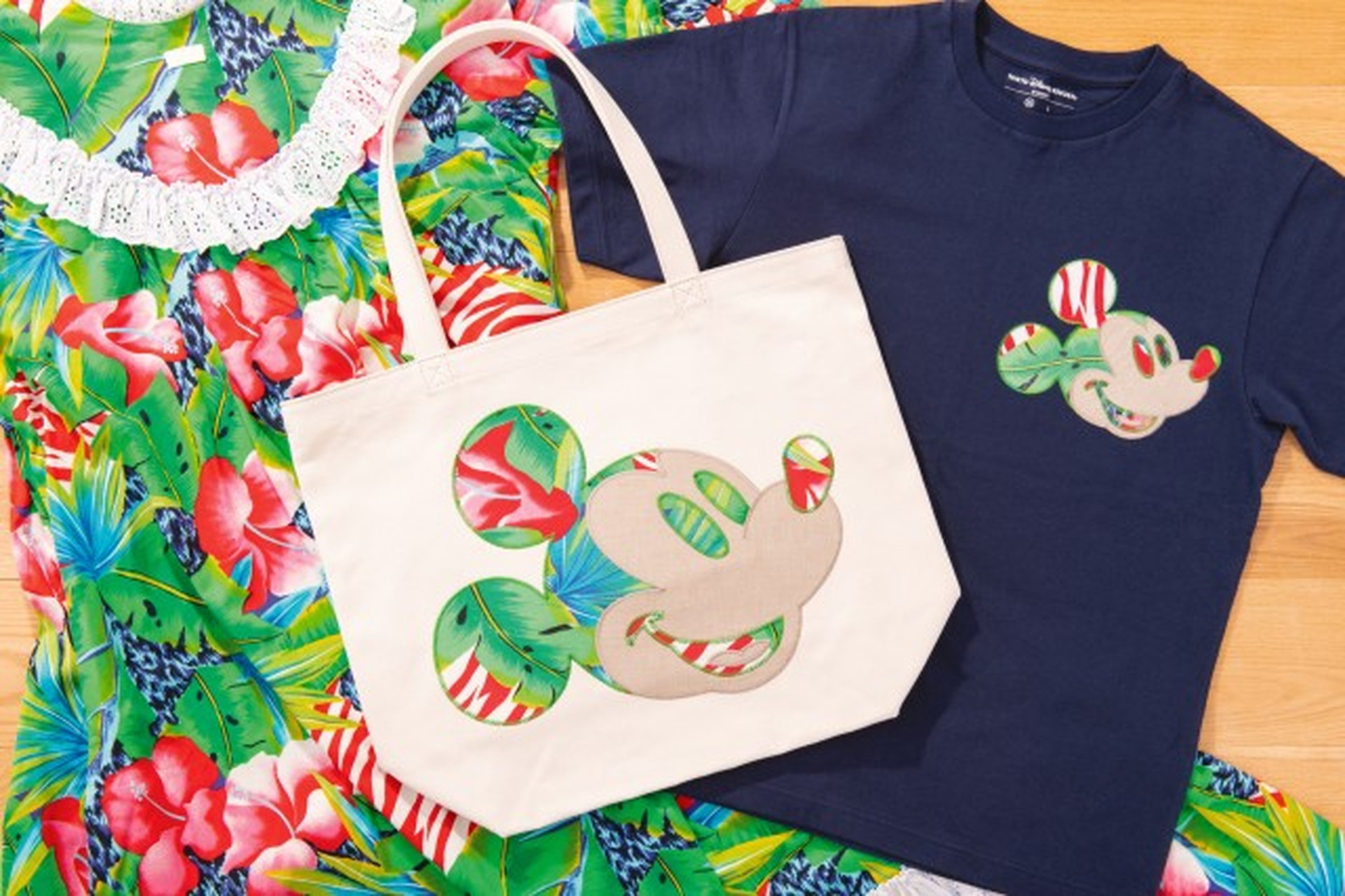 東京ディズニー、キャストの衣装をアップリケにしたTシャツ/トート