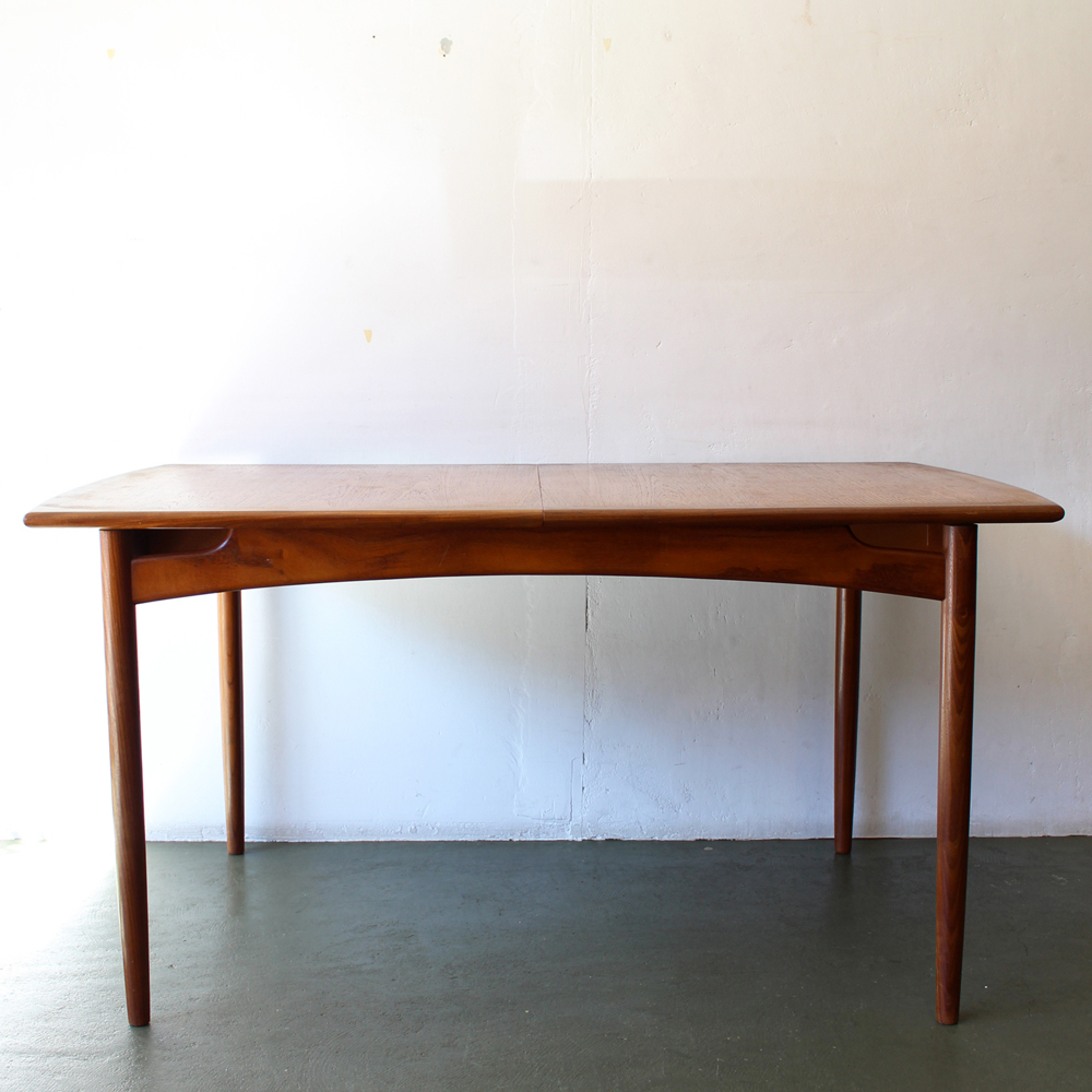 G-PLAN DINING TABLE (Brasilia) – transista