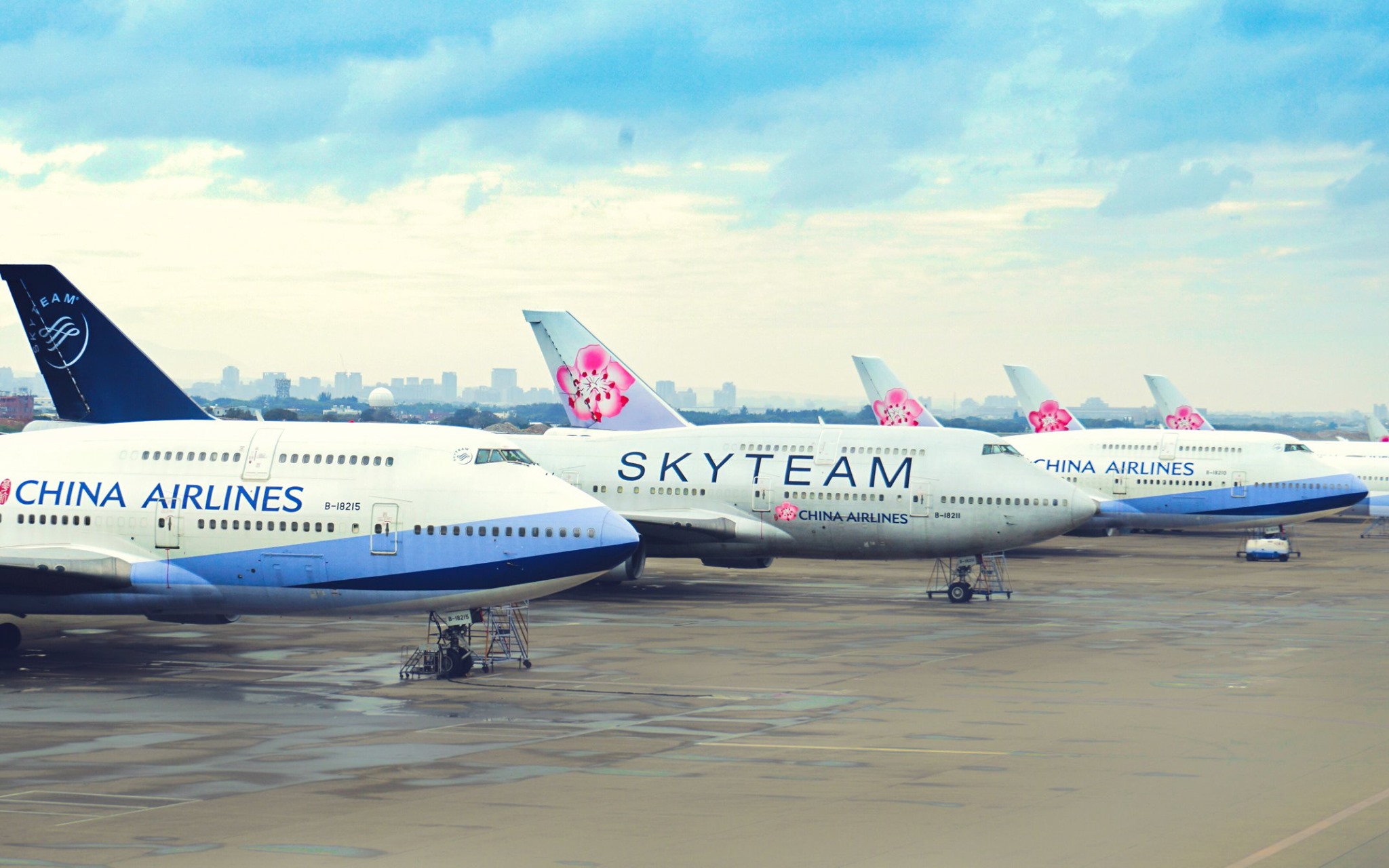 チャイナエアライン「ジャンボ」 退役遊覧飛行で日本へ 旅客型747-400