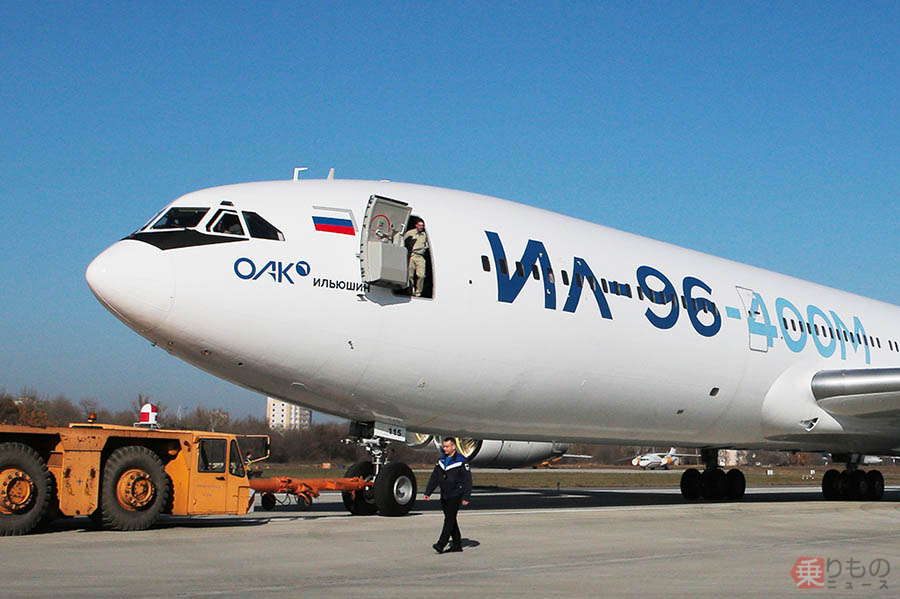 まさかの4発機!？ ロシアが新型「大型旅客機」の初飛行に成功 その
