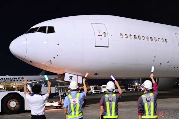 JAL「現国際線フラッグシップ」初の退役機、スゴイ姿で”新天地”へ 長