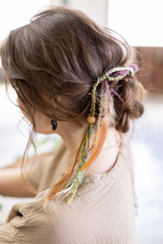 ヘアピンの様に髪に留めるだけで、あっという間にドレッドヘア風に