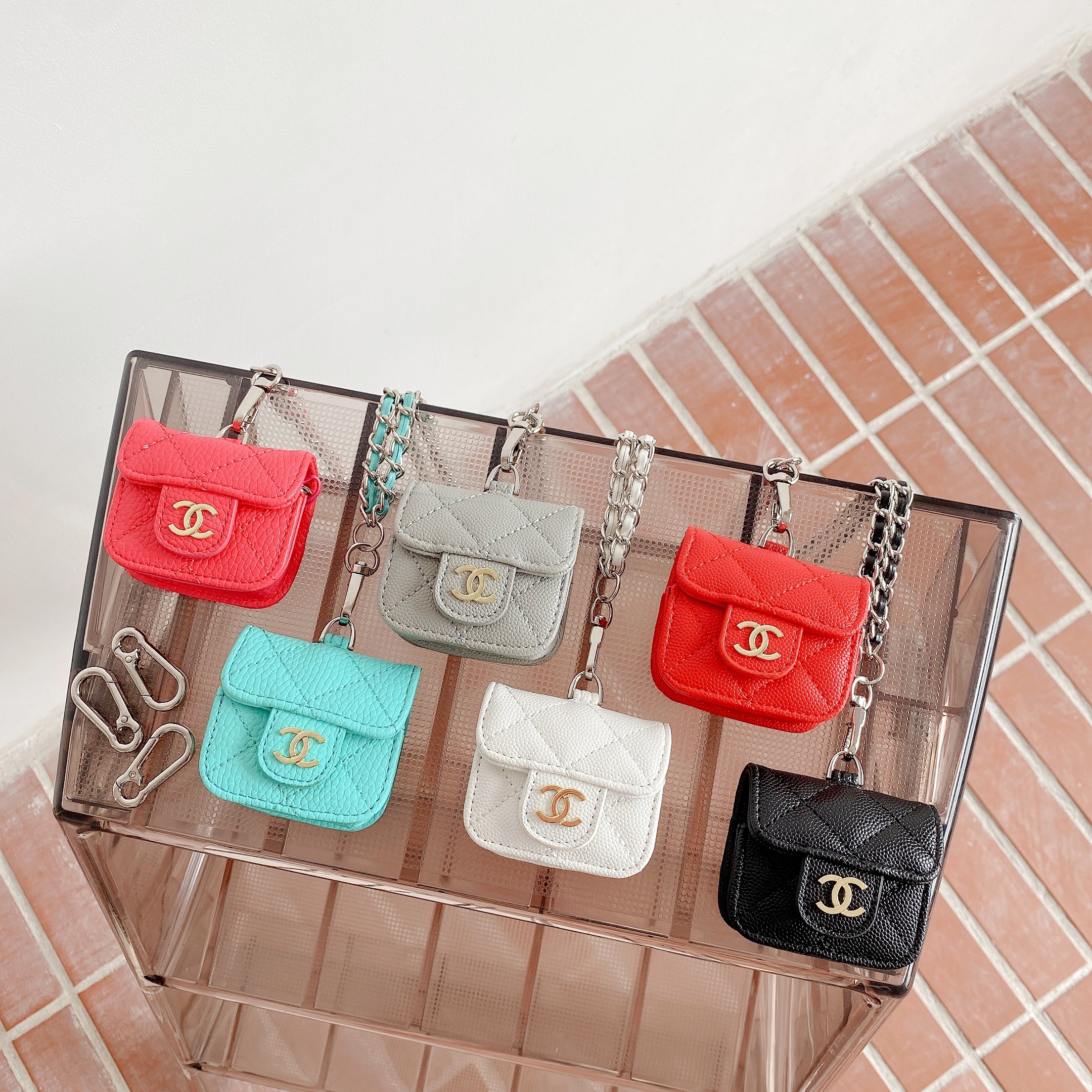 シャネル AirPods 3ケース チェーンストラップ付き Chanel AirPods Pro