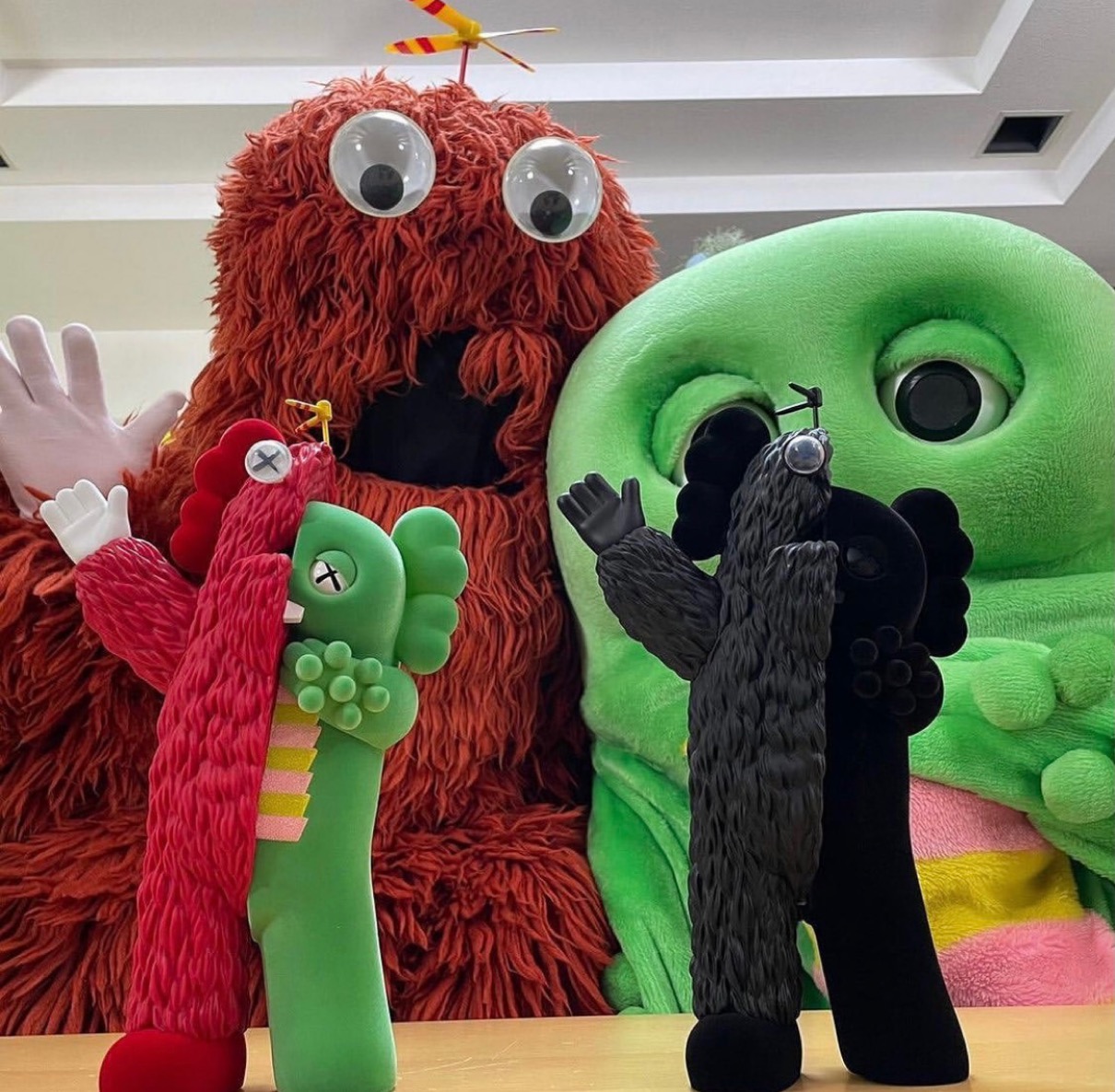 Kaws x Gachapin and Mukku 2体セット入手困難 Kaws x Gachapin and