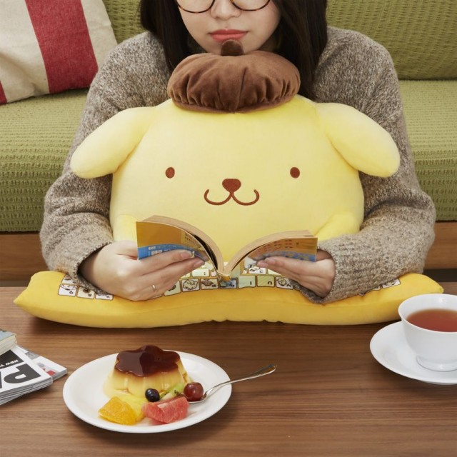 ぎゅっとしたい！「ポムポムプリン」ぬいぐるみ型クッション発売決定