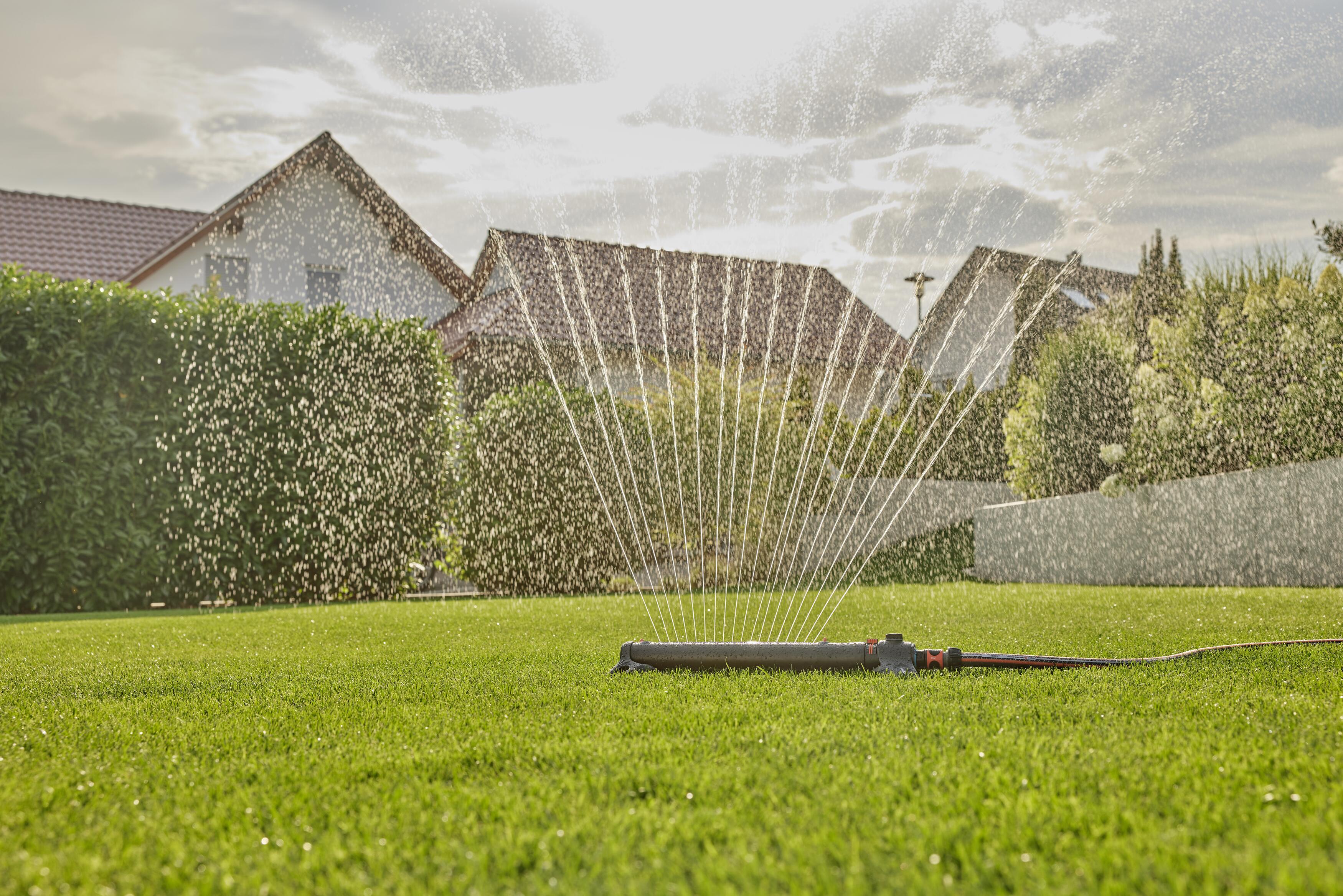 GARDENA Aquazoom Oscillating Sprinkler 3900 Sq. Ft. – Gardena