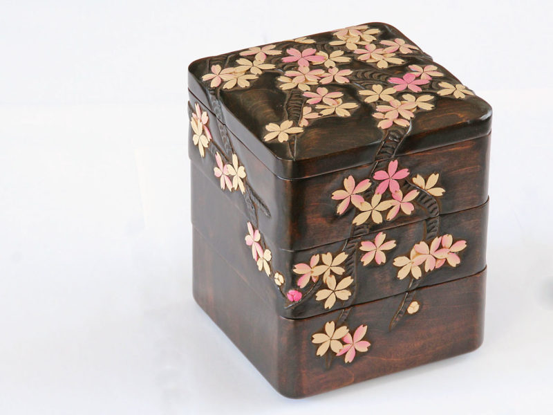 木製 草木彫 姫三段重箱「桜」川添日記 - 【おとなの和食器屋 さんすい