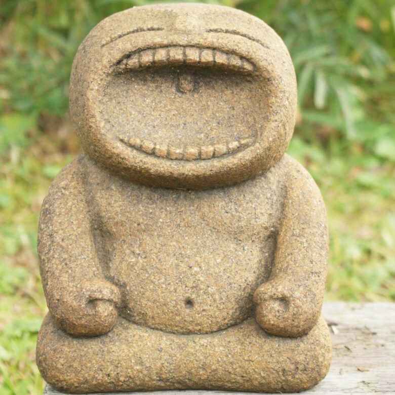 石神彫刻工房》大笑い / 手彫り彫刻（18cm） | ネットの駅 かわさき