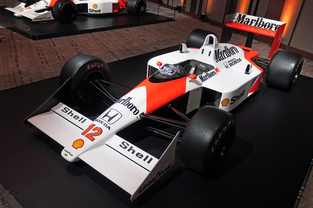 マクラーレン創立60周年記念展示の会場より（マクラーレンMP4/4、MP4