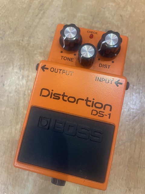ギタリストに聞く】BOSSの名機DS-1がヘビーでシンプル過ぎる理由 | The
