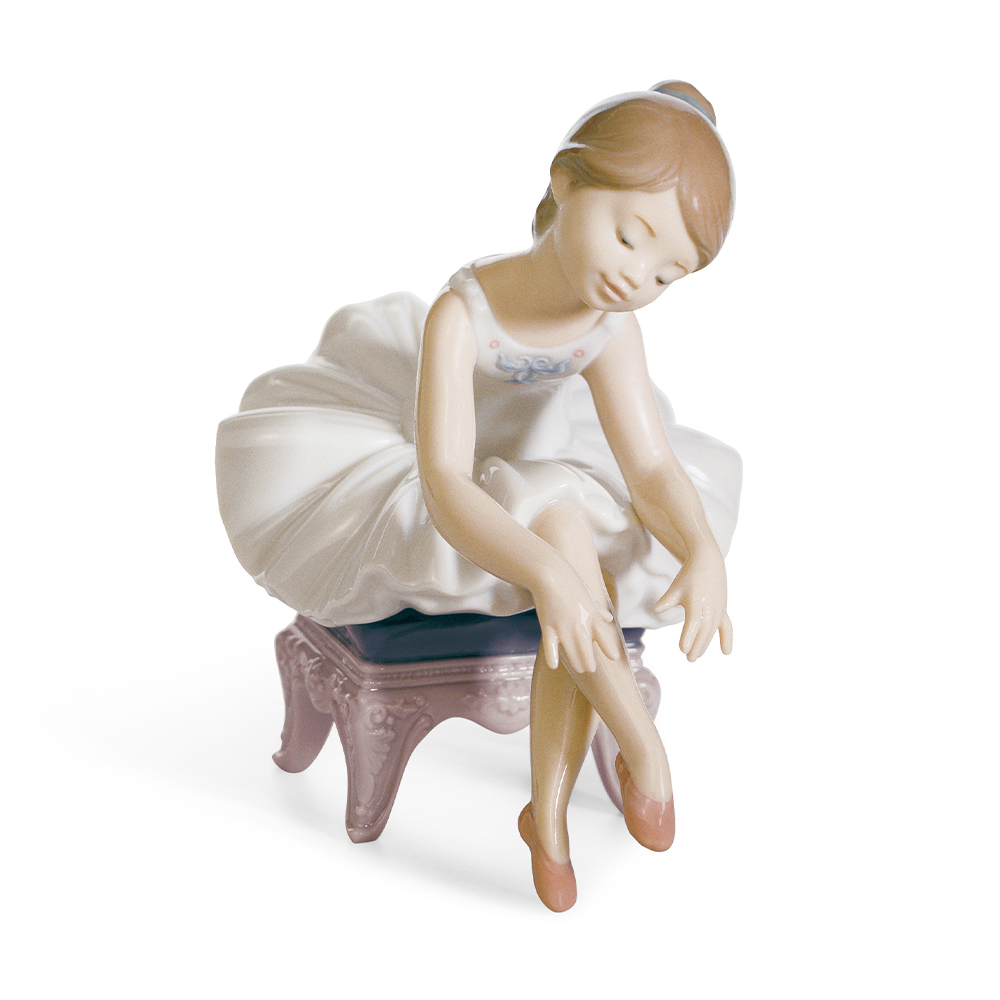 【美品】リヤドロ (LLADRO) 上手にできるかな 9335 少女 バレリーナ バレエの華たち =Limited Edition= | リヤドロ公式オンライン