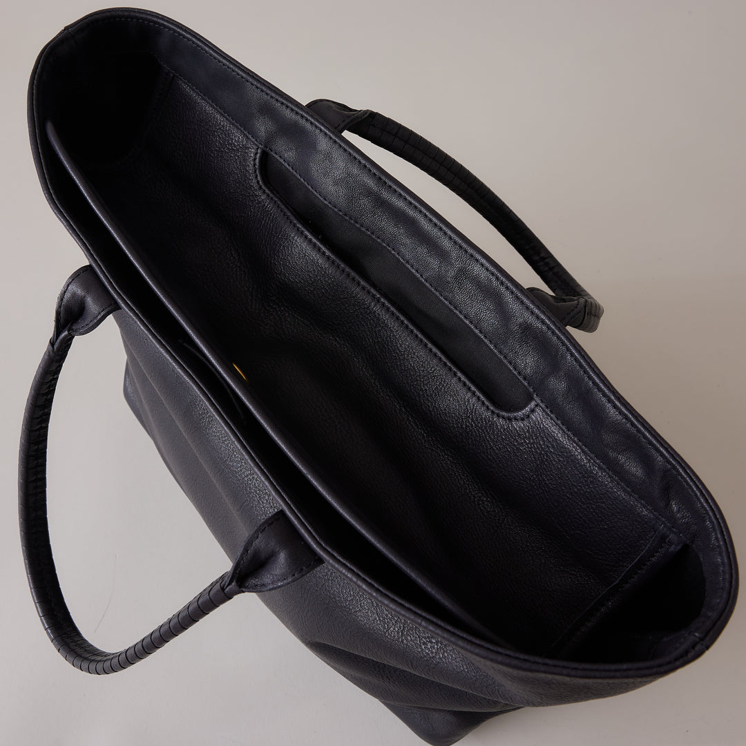 2handle tote M / co24fwtt020 / ZEO LITE shrink leather – cornelian