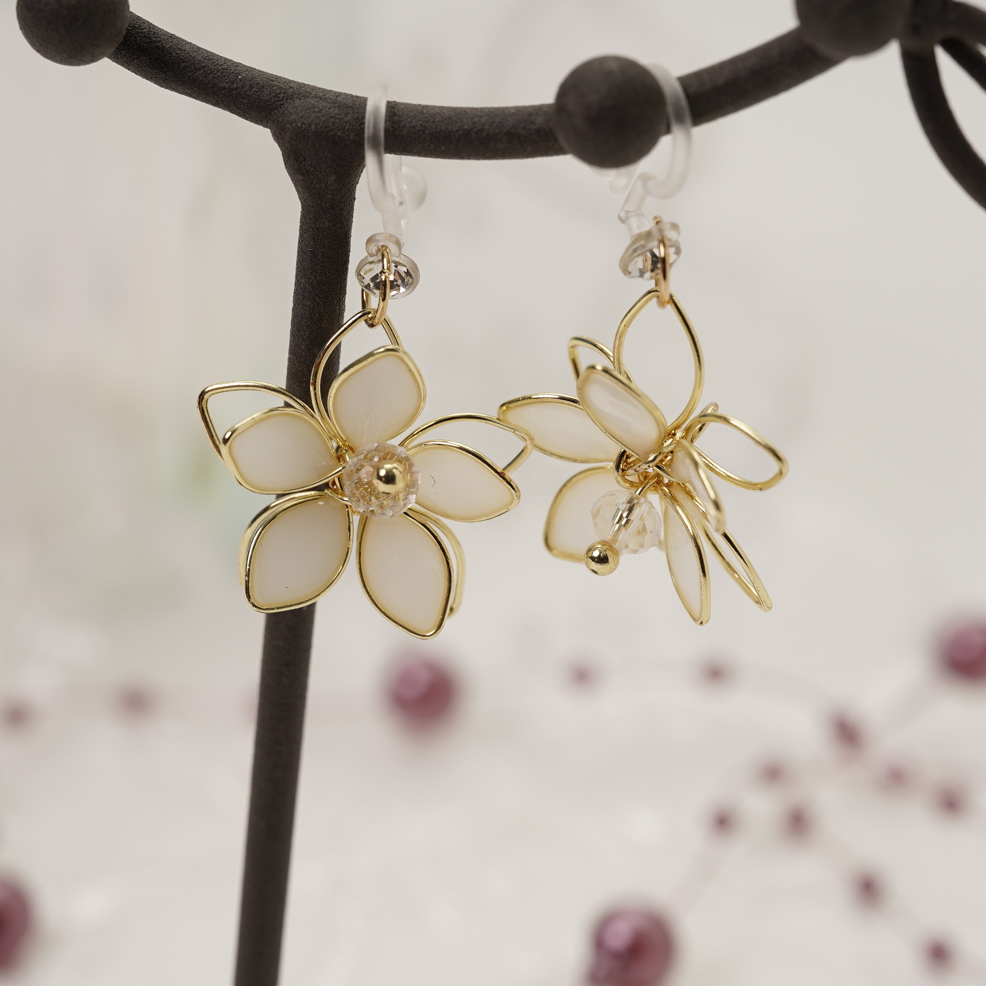 アクセサリー :: イヤリングフラワーエポ ホワイト - ピアス
