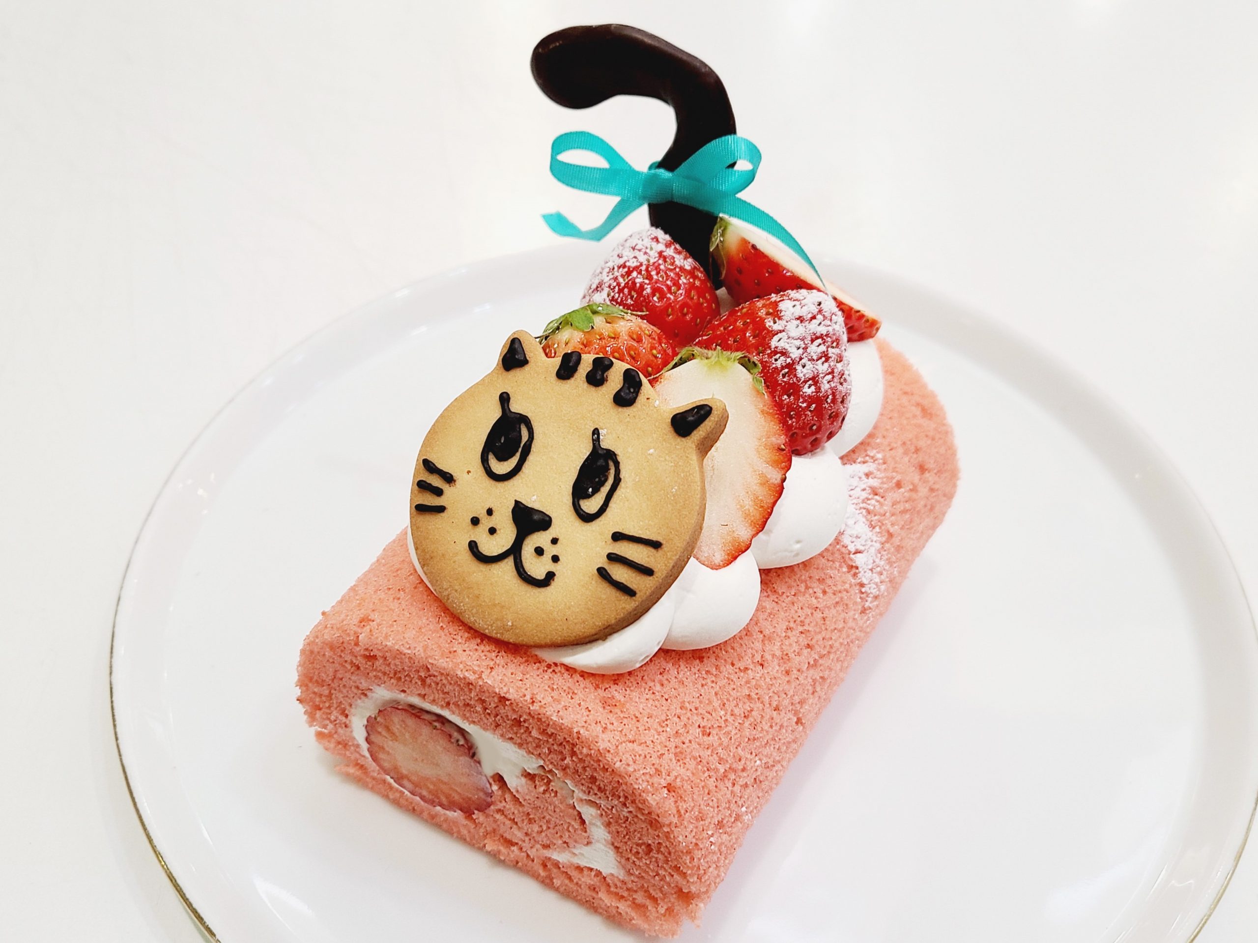 2月22日は 猫の日】5日間限定「ニャンニャンいちごロール」販売します