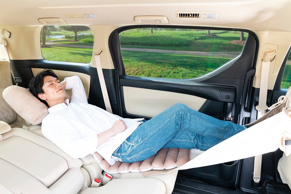 車内での快適な仮眠をサポートする「 シャーミング すみっこクッション