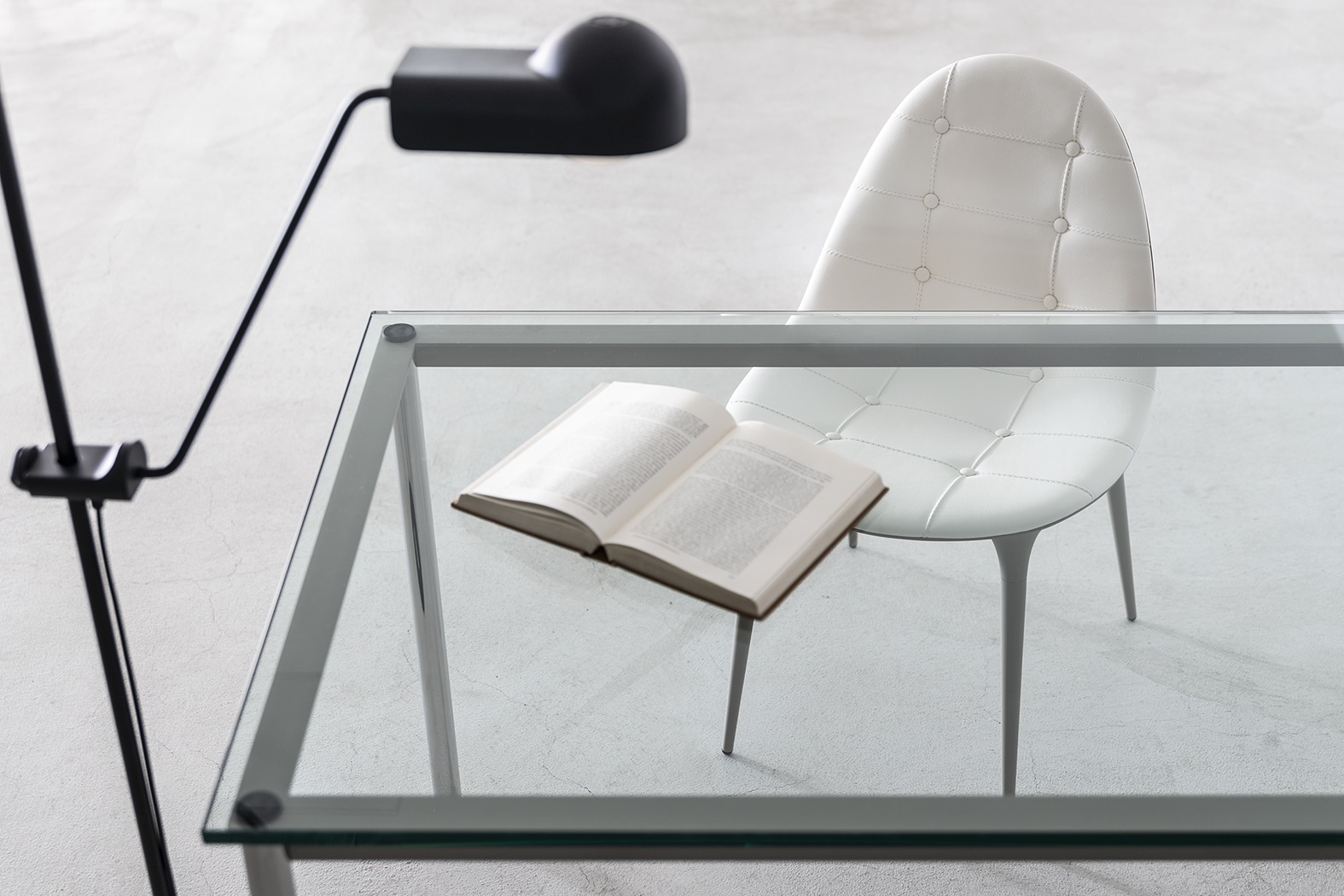 245 CAPRICE（カプリス チェア） Cassina | カッシーナ・イクスシー