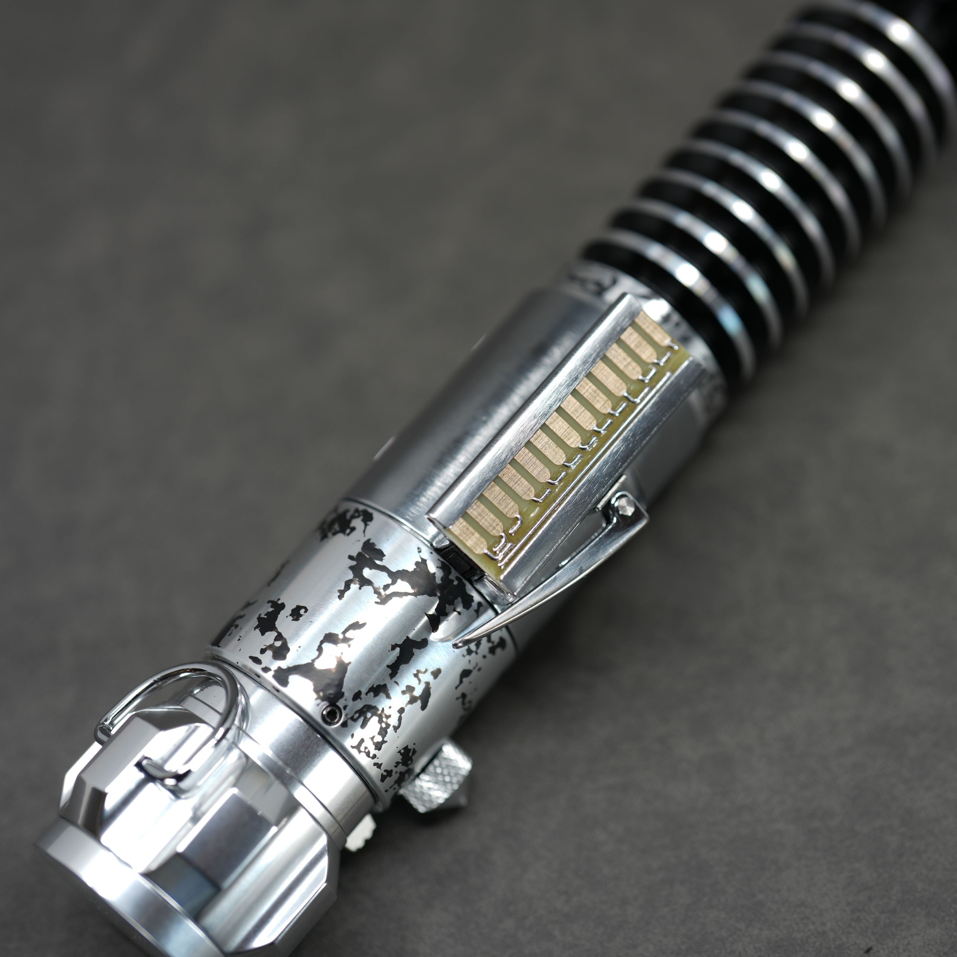 89Sabers LUKE V2 Weathered Neopixel Lightsaber ｜CCSabers