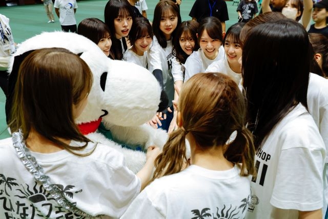 ひなたフェス2024 スヌーピー 日向坂46 コラボTシャツ 日向坂46