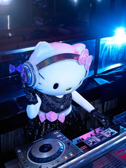 DJ ハローキティと「BEAMS」のコラボ・グッズが発売決定！ - CDJournal